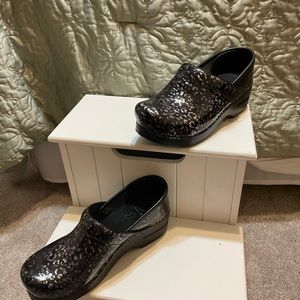 Dansko Professional Pewter Leopard Patent Leather